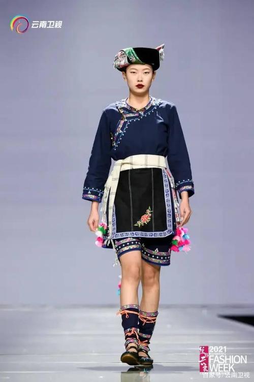 上昆明民族时装周,来自普洱的设计师——黄道参,吸纳了当下的时尚流行