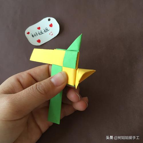 折纸玩具:正方形牙签陀螺与回旋飞镖牙签陀螺的折法
