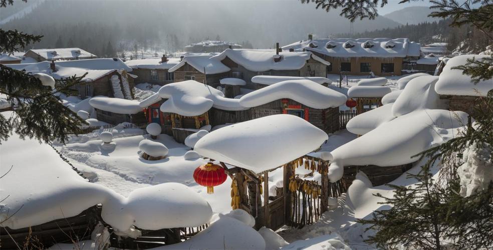 哈尔滨名为"浪漫冰城",是中国冰灯艺术的发源地;牡丹江誉为"梦幻雪城"