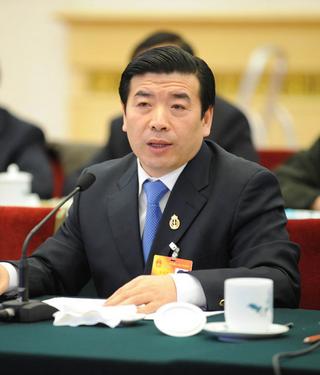 杨建忠代表提高个税起征点统一纳税比例