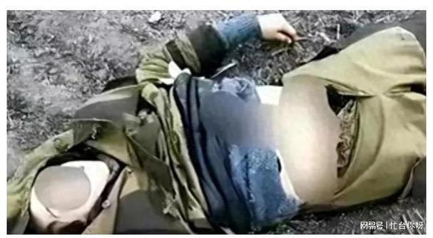 俄乌战场上乌女兵战死尸体堆积如山令人心痛