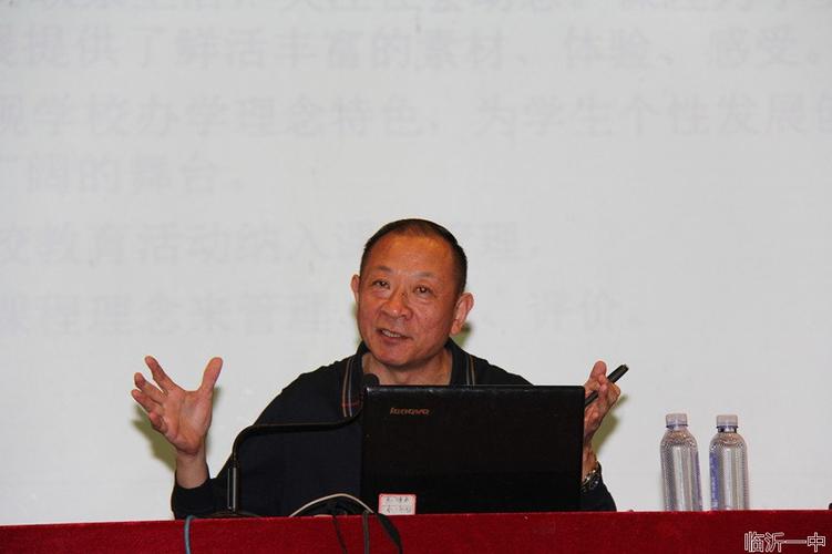 党委书记,副校长鲁统峰为校本部2015级作报告