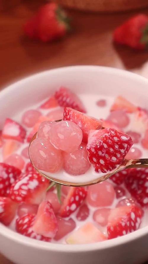 草莓季不能错过的草莓啵啵好看又好吃