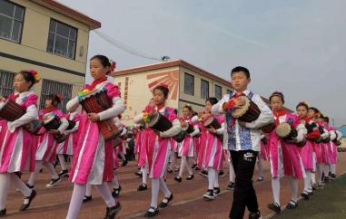 临沂双月湖小学举办第五届春季运动会