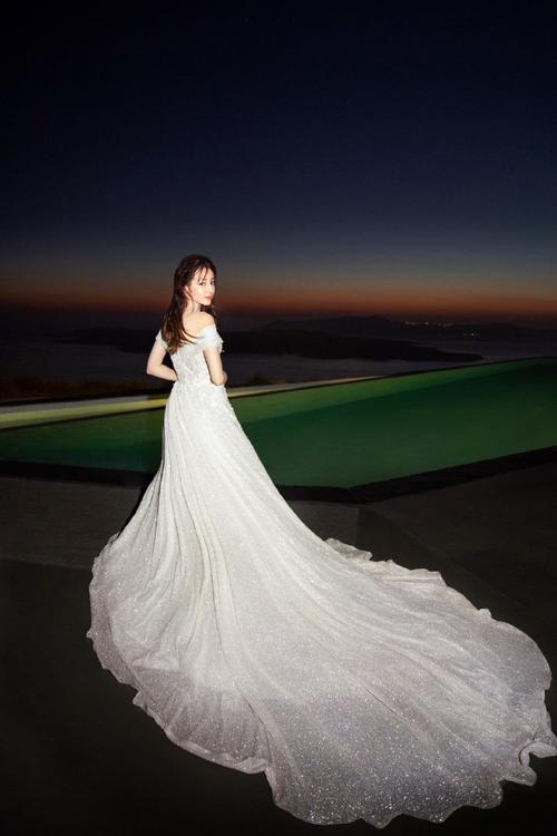 杨洋迪丽热巴婚礼戏份#热巴的婚纱造型真的太美啦~期待你是我的荣耀