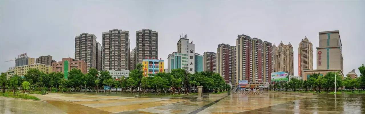建成后的惠来县文化广场采风团们来到了惠来县惠城镇河田村.