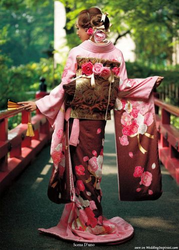 日本江户时代的《装束要领抄》指出:古代和服样式"和服沿唐衣服而其制
