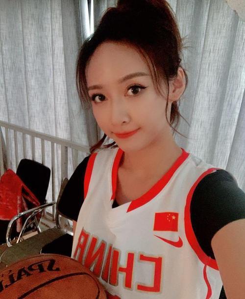 中国女篮最美运动员石一童身高1米84因长相酷似江疏影走红