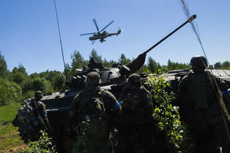 坦克直升机都有,超过5000名军事爱好者在俄罗斯展开厮杀