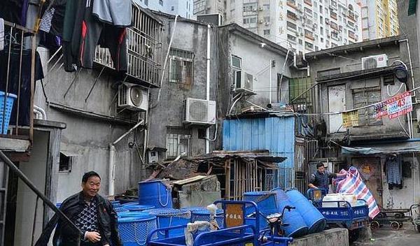 广东一城中村列入拆迁10年却杳无音信居民头发都等白了