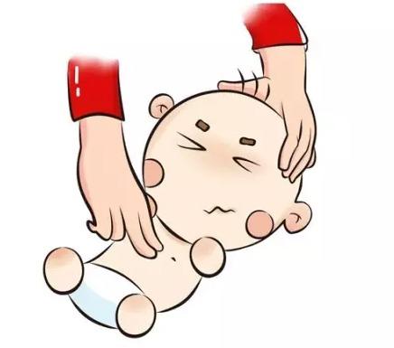 插播一条,双手环抱拇指按压法,这种最温柔的手法,适合的是新生儿和小