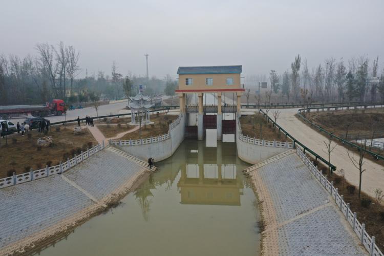 修建水闸保灌溉