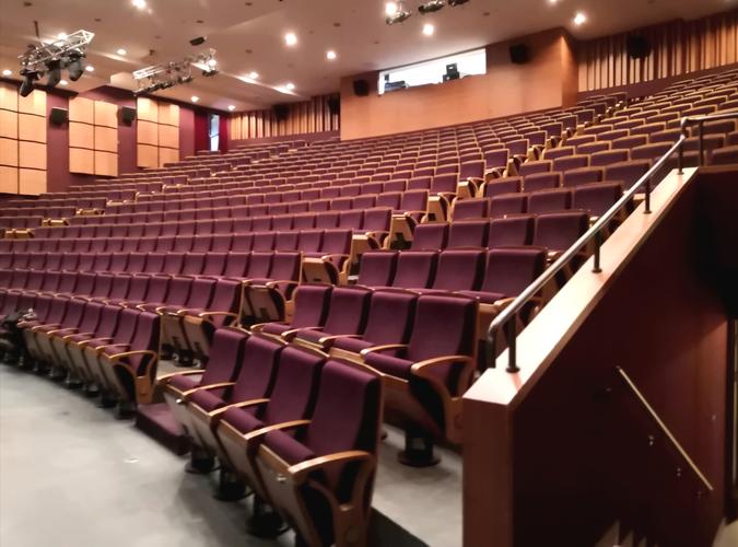 进入黄浦剧场,大约可以就坐500余位观众席中剧场景观(2)
