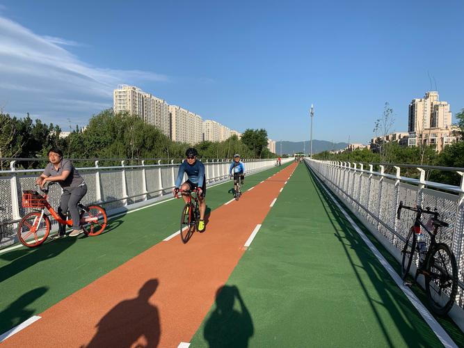 北京台协自行车俱乐部见证参与北京首条自行车专用道通车首骑活动!