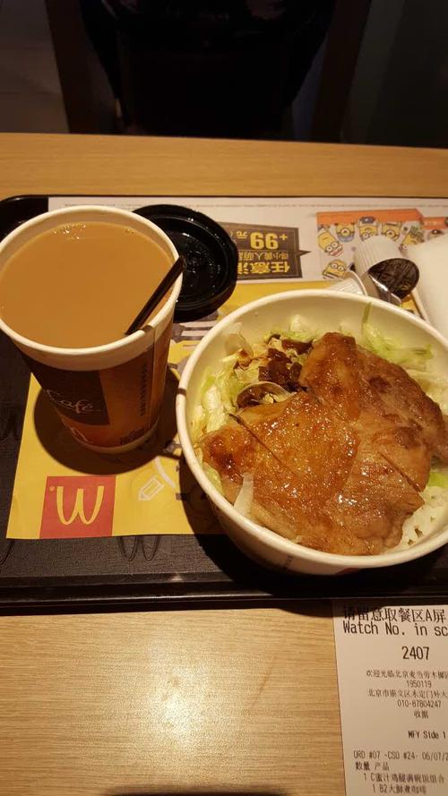 2022麦当劳(百荣世贸商城店)美食餐厅,尤其是把咖啡和米饭送桌的人.