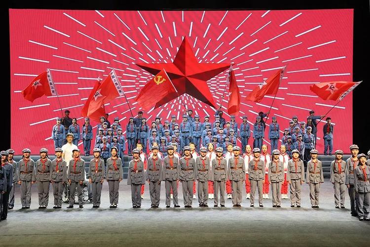 大型红色经典音乐剧闪闪的红星全国红军小学首演活动在我市举行