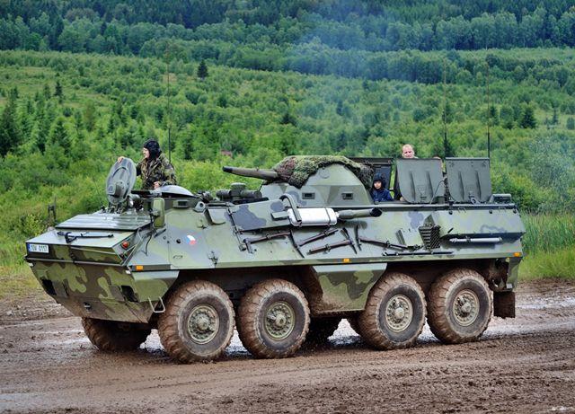btr60的表兄弟捷克斯洛伐克和波兰联合研制的ot64装甲运兵车