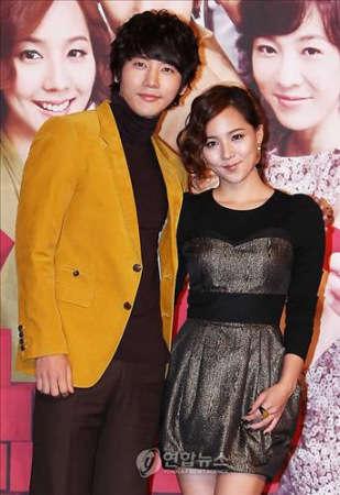 韩国演员柳真和奇太映宣布将于今年7月结婚(图)