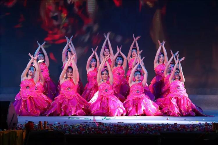 张槎中心幼儿园舞蹈队表演《火红的日子》服装秀《织梦》西贝戏剧艺术