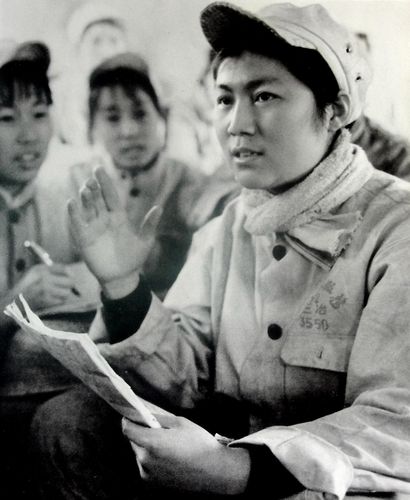 回顾1975年《中国摄影》杂志中每位摄影师镜头下的精彩一瞬