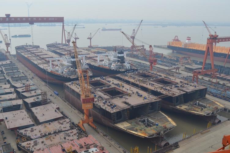 2016年4月,工银租赁与扬子江船业签署了6艘40万吨超大型矿砂船建造