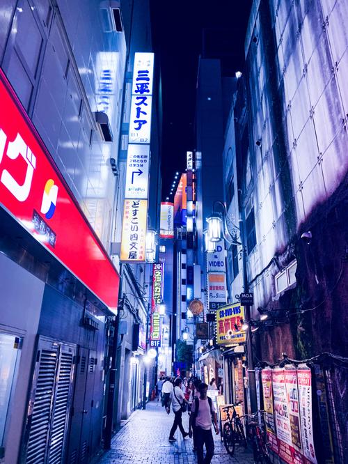 东京夜晚街头-背景素材图片-图怪兽