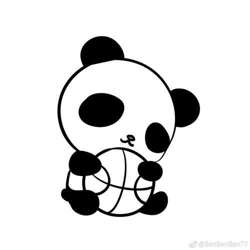 玩足球的熊猫简笔画