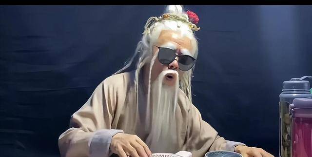 潘长江扮演葫芦娃爷爷,戴墨镜打碟造型怪异被吐槽_网友_父亲_事情