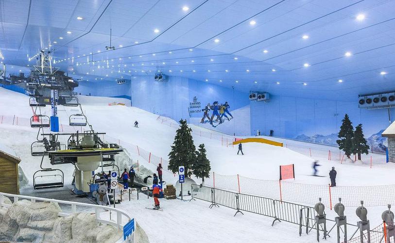 世界最大的室内滑雪场——迪拜滑雪村非常大,拥有绿钻,蓝钻,黑钻不同