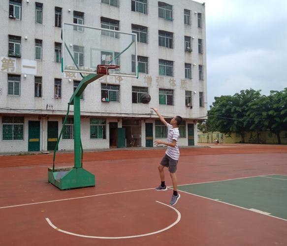 其它 王雪波的美篇 写美篇暑期篮球练习 这个暑期主要学习了运球,投篮