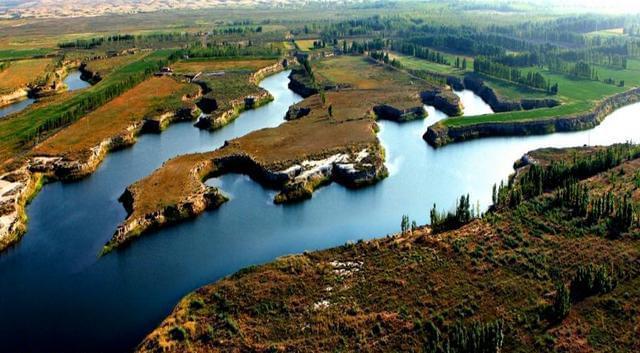 是陕西榆林地区最大的河流,它发源于定边县白于山北麓,上游叫红柳河