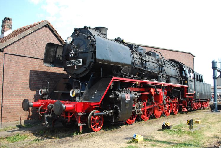 科普采用现代蒸汽机车技术改造的原德国国营铁路52型8055号蒸汽机车