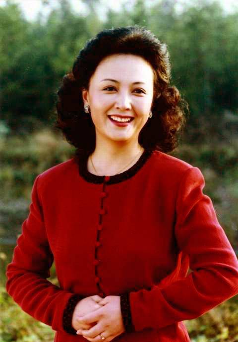 80年代最美女演员赵静穿着大红大紫照样时髦又优雅