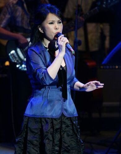 黄莺莺(1951年8月29日-),台湾著名女歌手,早年艺名为黄露仪.