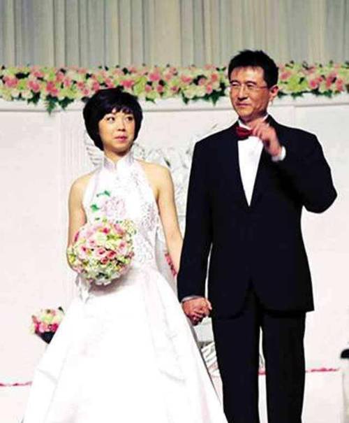 2009年10月,张怡宁和许巍携手步入婚姻殿堂.