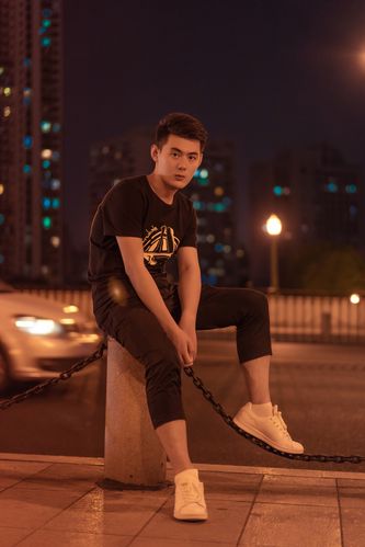 夜景人像男生情绪片上海街拍