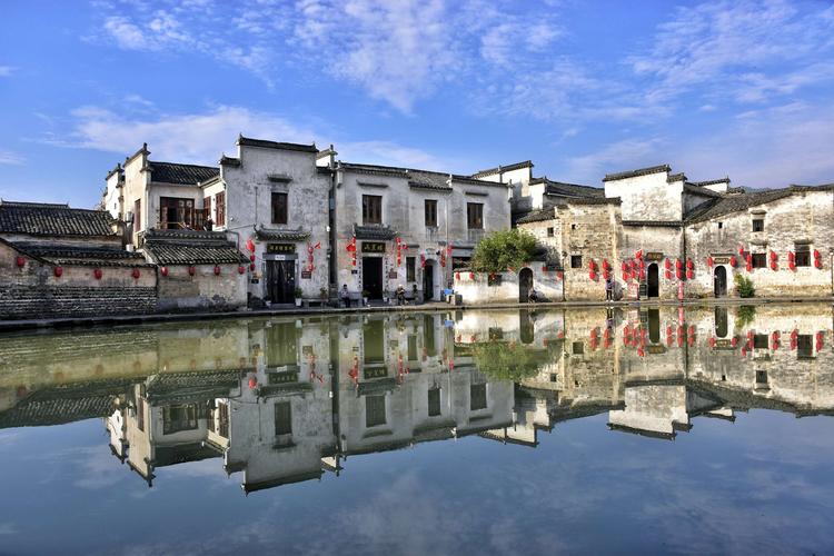 西递,宏村,位于安徽省黄山市黟县,是安徽南部民居中最具有代表性两座