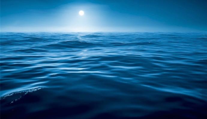 通常让人联想到海洋,天空,水,宇宙吧,不过男生确实也很适合蓝色.