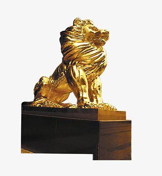 雕塑金狮子