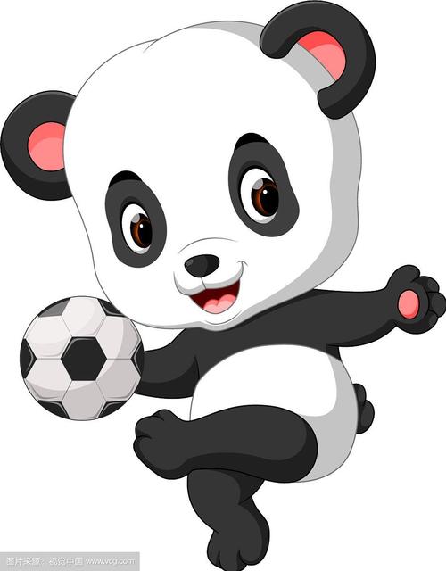 可爱的熊猫宝宝在踢足球