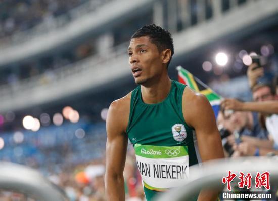 里约奥运男子400米范尼凯克破世界纪录夺金