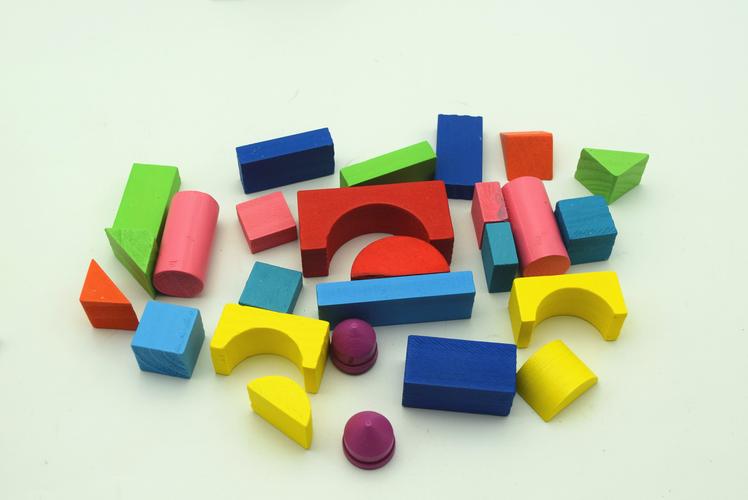 低价批发儿童积木启蒙益智玩具小城堡26颗彩色几何体木质智力拼图