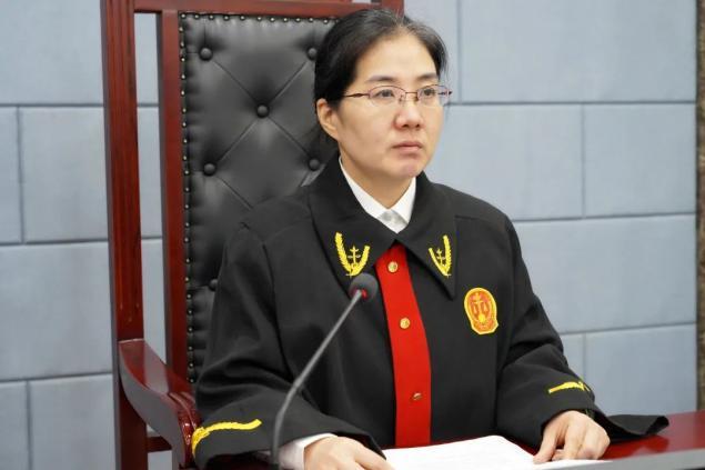 2008年,邢轶慧通过选调进入阜阳市中级人民法院.