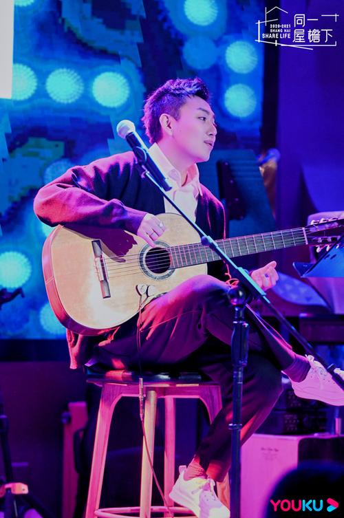 就读于音乐学院的濮小博是一名主修古典吉他的博士生
