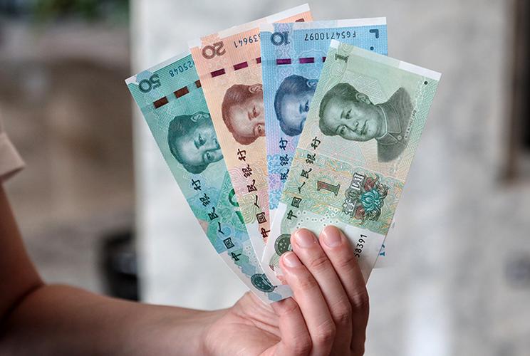 2019年版第五套人民币正式发行 市民柜台兑换新钞