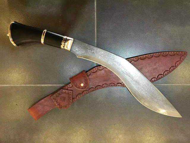 它被称为国刀,不仅士兵,连门卫,甚至女人都会佩戴这把弯刀