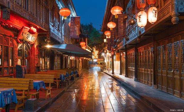 锦里古街的简介介绍锦里古街,位于成都市武侯区,是成都著名的历史文化