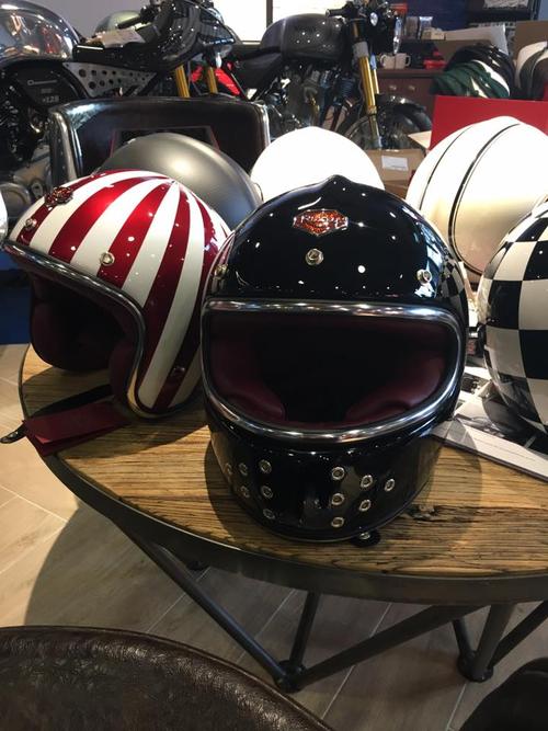 ruby helmet - 法国时尚与复古头盔