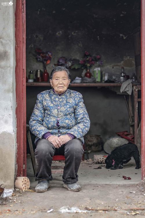 《村里老人》——摄影杨阳