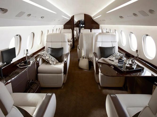 达索猎鹰2000公务机最宽敞的私人飞机客舱